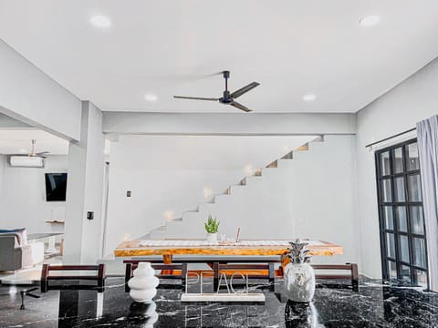 TV and multimedia, Living room, Dining area