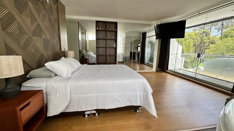 Bed, TV and multimedia, Balcony/Terrace, Bedroom