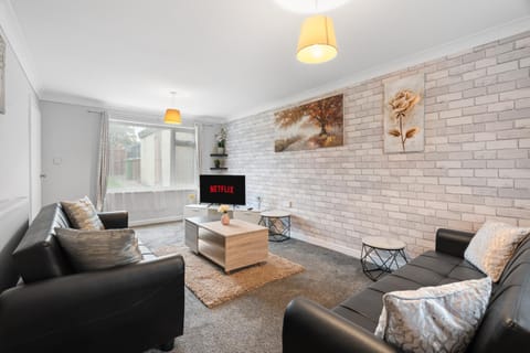 A Charming 3 Bed home next to NEC and Birmingham International Airport Apartment in Metropolitan Borough of Solihull