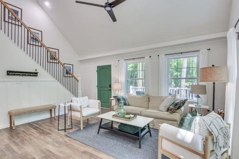 Treasure Lake Home with Deck Walk to Bimini Lake! House in Treasure Lake