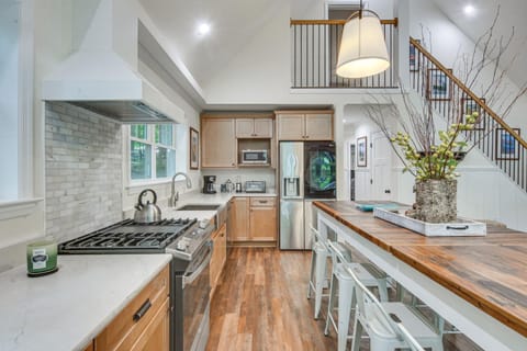 Treasure Lake Home with Deck Walk to Bimini Lake! House in Treasure Lake