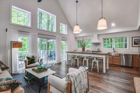 Treasure Lake Home with Deck Walk to Bimini Lake! House in Treasure Lake