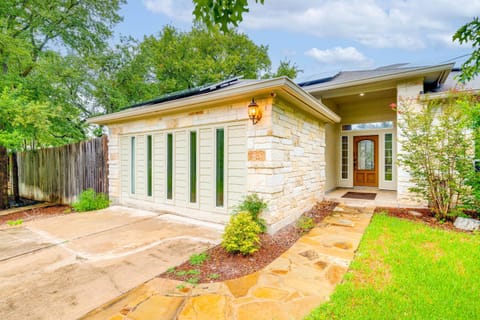 5 Mi to Lake Cedar Park Home with Outdoor Oasis House in Leander