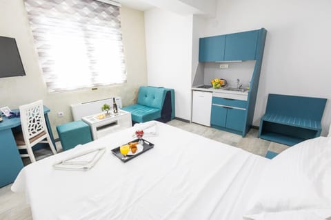 Kitchen or kitchenette, Photo of the whole room, Seating area