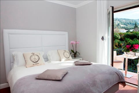 Bed, Decorative detail, Bedroom
