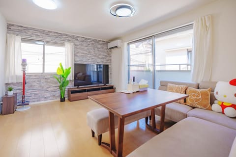 TV and multimedia, Living room, Seating area, Dining area