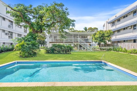 Property building, Garden, Garden view, Pool view, Swimming pool