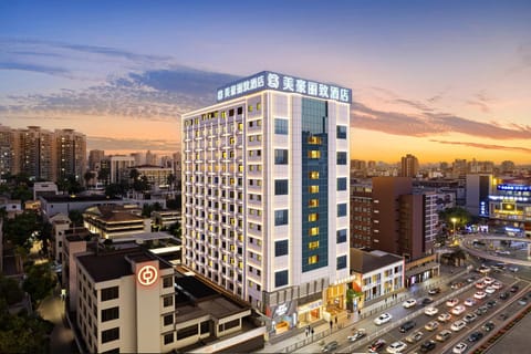 Property building, Day, Neighbourhood, Bird's eye view, City view, Street view, Location, Sunset