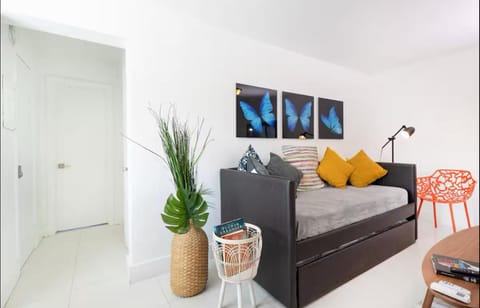 GroveO6 10 minutes from the Beach Apartment in Coconut Grove