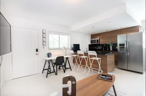 GroveO6 10 minutes from the Beach Apartment in Coconut Grove