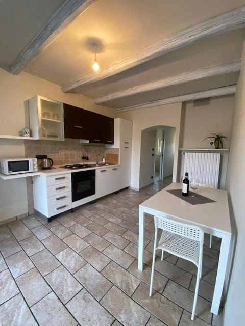 La casa di Roby-3 Appartamento Cesare con piscina Apartment in La Morra