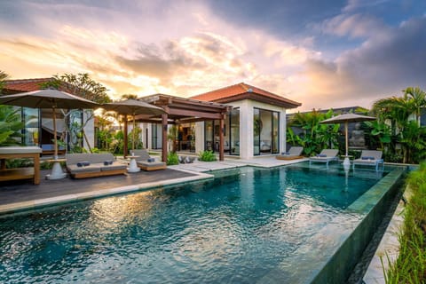 Property building, Garden, View (from property/room), Garden view, Pool view, Swimming pool, sunbed