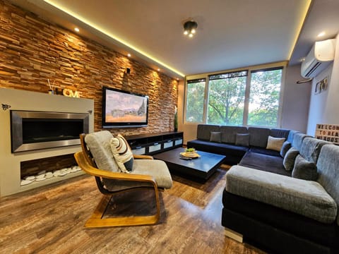 TV and multimedia, Living room, Seating area