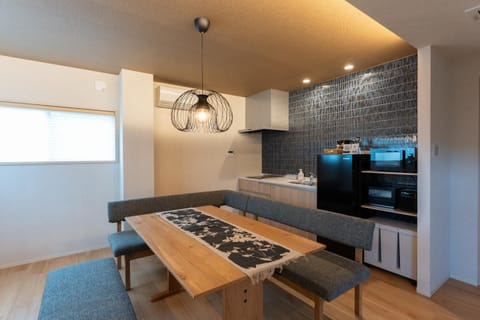 Kitchen or kitchenette, Dining area, stove