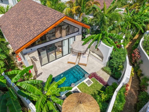 Property building, Patio, Garden, Garden view, Pool view, Swimming pool, sunbed