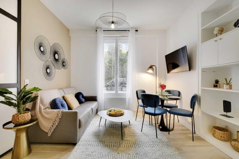 Property building, Facade/entrance, TV and multimedia, Living room, Dining area