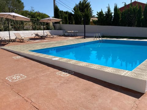 Day, Pool view, Swimming pool, sunbed