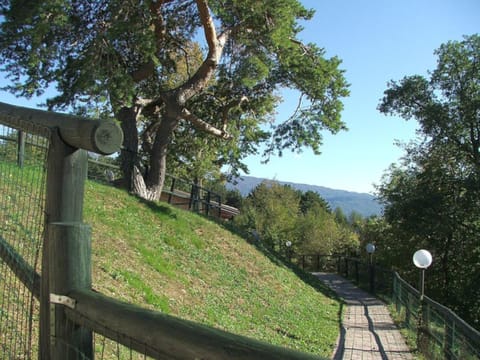 schönes Ferienhäuschen in ruhiger Lage für max. 4 Personen mit Pool Apartment in Tignale