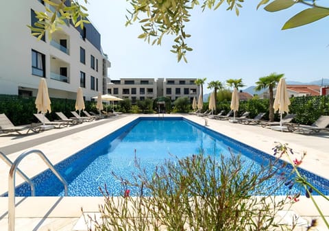 Property building, Day, Garden view, Pool view, Swimming pool, Swimming pool, sunbed