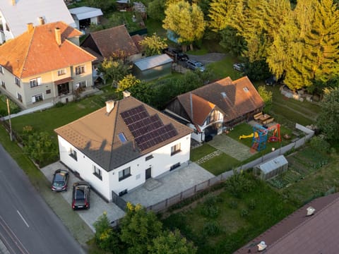 Property building, Bird's eye view, Parking