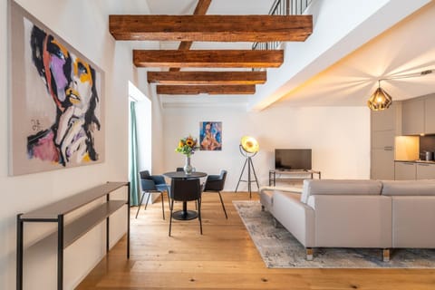 Communal lounge/ TV room, TV and multimedia, Living room, Seating area