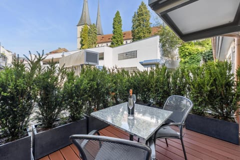 Patio, Spring, Seating area, Garden view