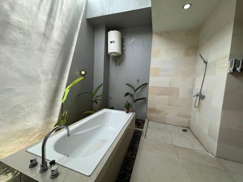 2 Bedroom Bloom Villa Villa in Kuta Selatan