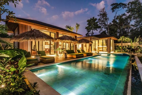 Property building, Garden, Swimming pool, sunbed