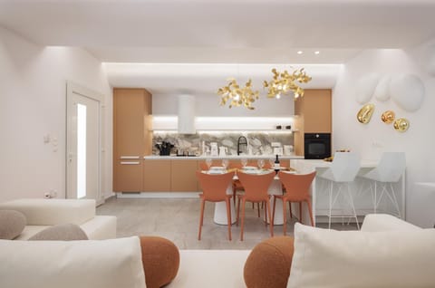 Kitchen or kitchenette, Seating area, Dining area