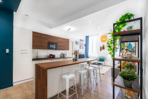 Kitchen or kitchenette, Dining area, oven, stove