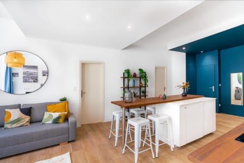 Kitchen or kitchenette, Living room, Seating area, Dining area, oven, wardrobe