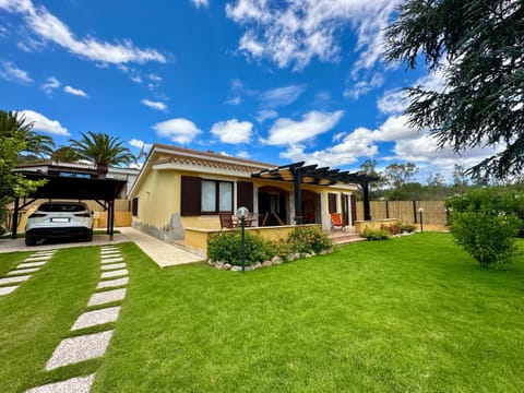 Property building, Garden, Garden view, Parking