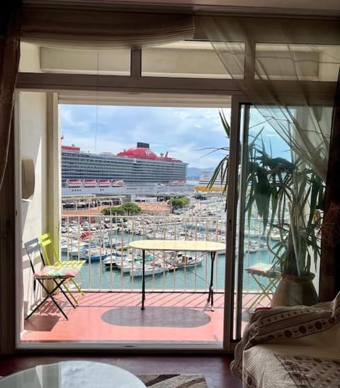 Location Port Toulon Apartment in Toulon