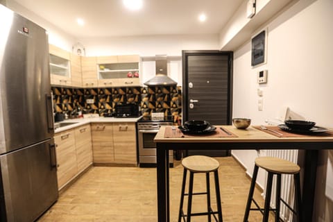 Kitchen or kitchenette, Dining area, oven, stove