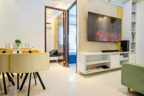 Communal lounge/ TV room, TV and multimedia, Dining area, Evening entertainment