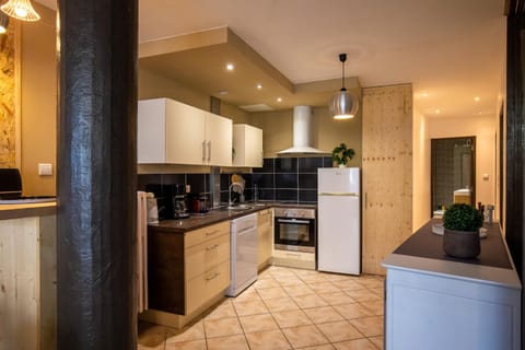 Kitchen or kitchenette, dishwasher, oven, stove