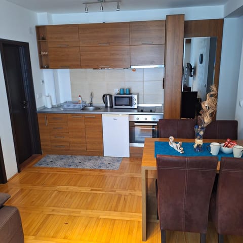 Kitchen or kitchenette, Dining area, dishwasher, microwave