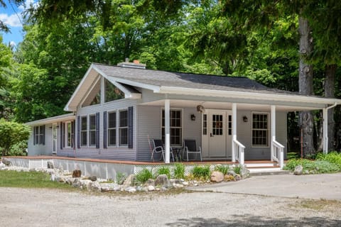 Torch Lake House Central Lake House in Torch Lake