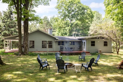 Torch Lake House Central Lake House in Torch Lake