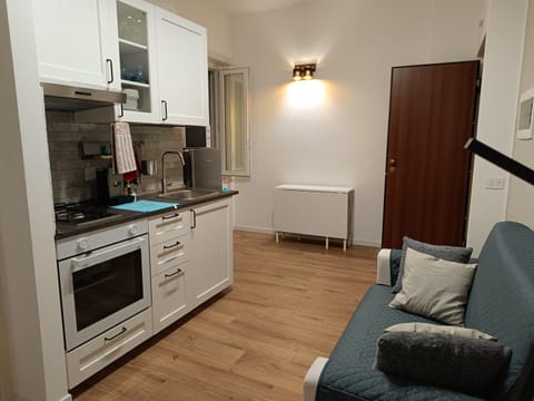 Kitchen or kitchenette, Living room, Seating area, Dining area, oven, pet friendly, stove
