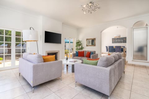 TV and multimedia, Living room, fireplace