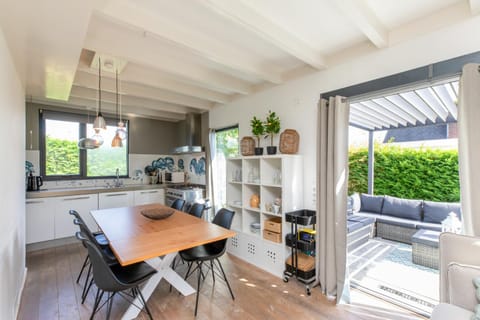 Welcome in - Strandhuis Schoneveld, zonnige en ruime tuin met speeltoestel Apartment in Zeeland, Netherlands