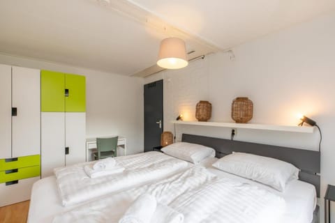 Welcome in - Strandhuis Schoneveld, zonnige en ruime tuin met speeltoestel Apartment in Zeeland, Netherlands