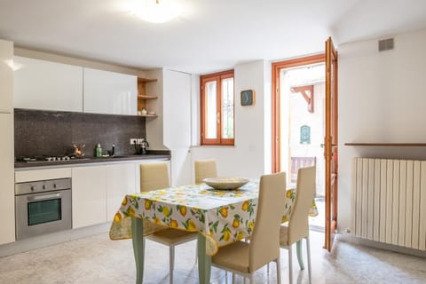 Kitchen or kitchenette, Breakfast