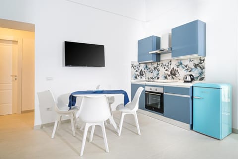 Kitchen or kitchenette, Living room, stove