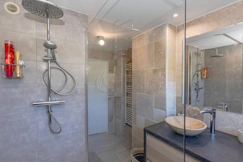 Shower, Bathroom, towels