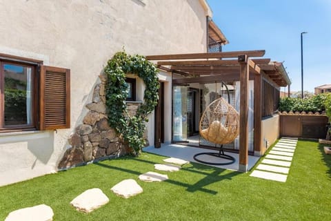 Property building, Patio, Spring, Day, Garden, Garden view, sunbed