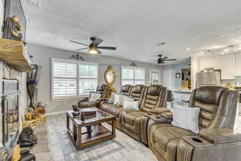 Fort Walton Beach Home with Pool 5 Mi to Beach! House in Wright