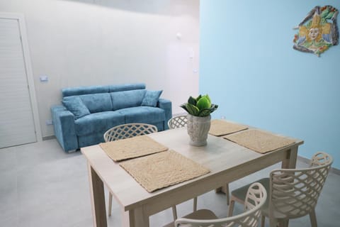 Lounge or bar, kitchen