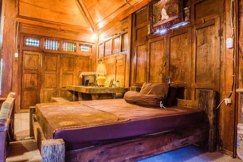 Din House Negara Classic Homestay Bed and Breakfast in Bali